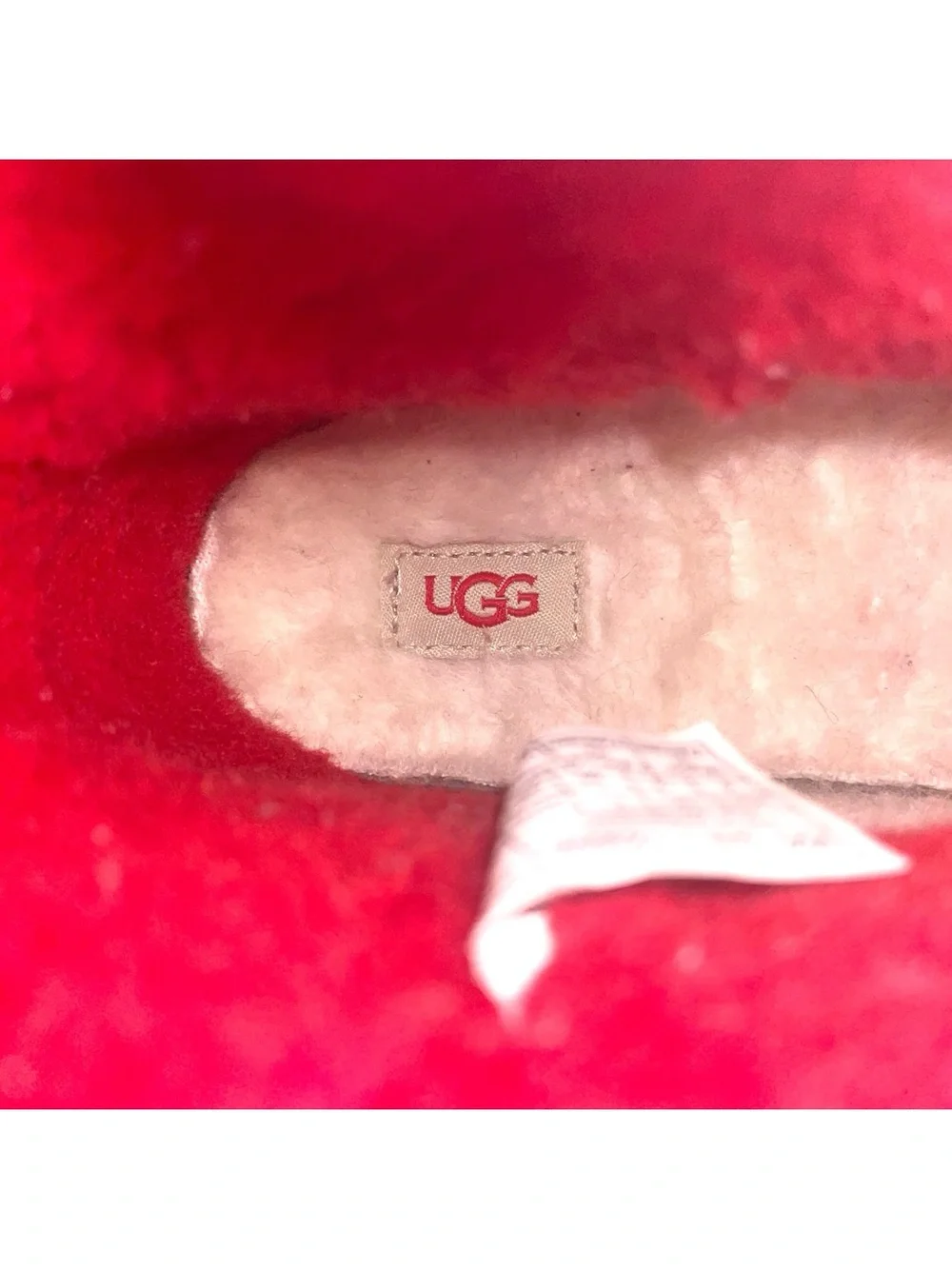 UGG wet logo